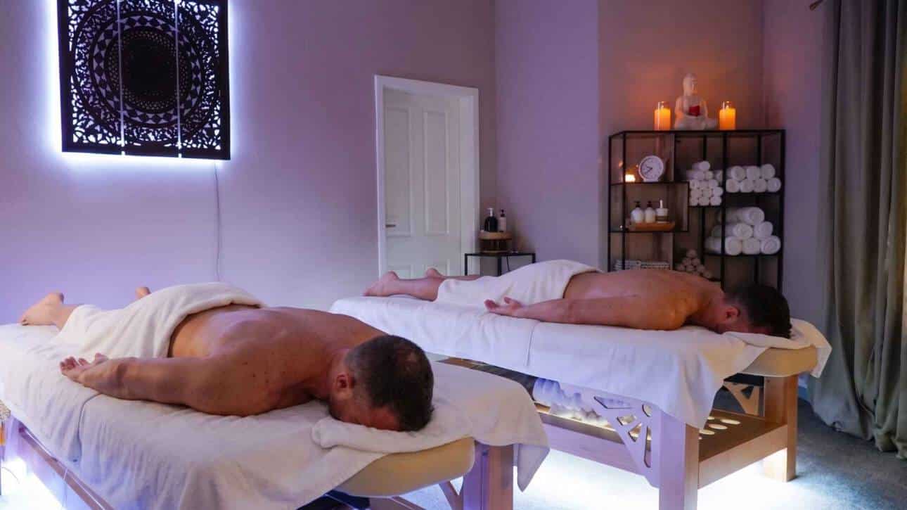 Zwei Männer beim Men Spa bei Milanee Thaimassage in Nürnberg
