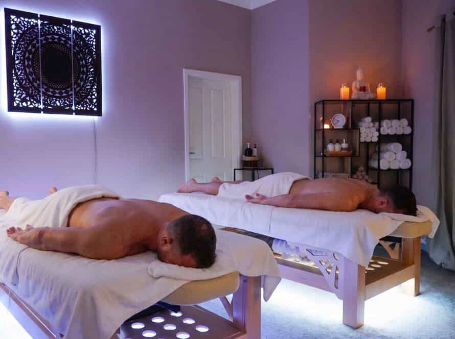 Zwei Männer beim Men Spa bei Milanee Thaimassage in Nürnberg